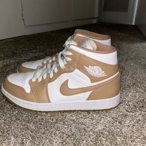 Jordan 1 Mid, Tan Gum